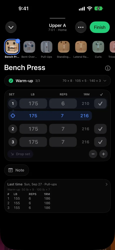The workout logger: weight and reps for each set of bench press, with last time's numbers below